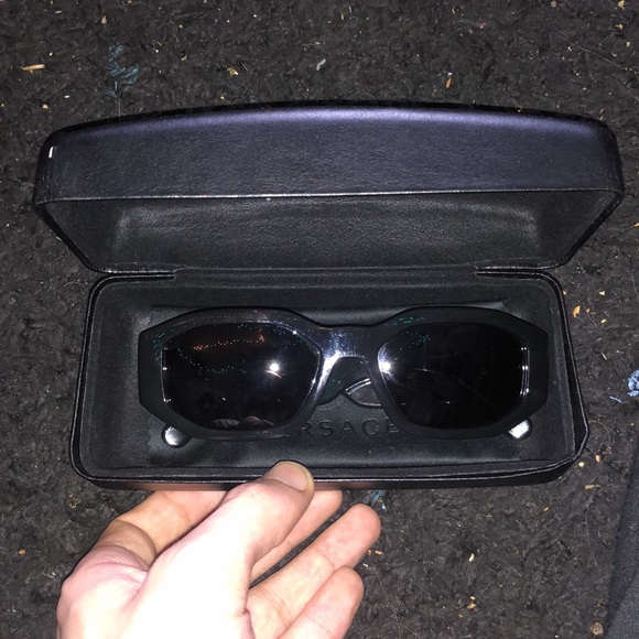 Used Versace sunglasses - Picture 6 of 7